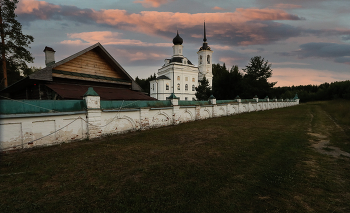 St. Nicholas Church / ***