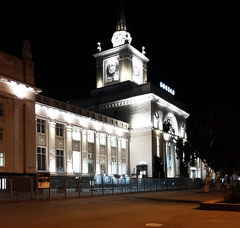 Night Train Station / ***