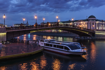 Luzhkov Bridge / ***