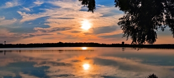 Sunset on the lake / ***