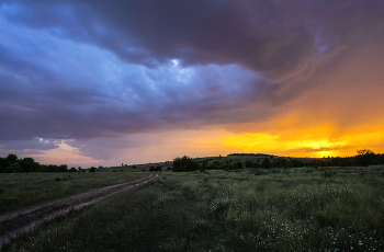 Before the rain / ***