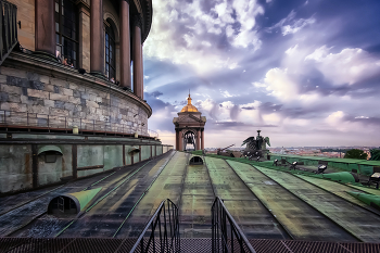 Colonnade / ***