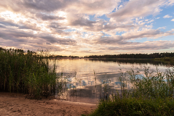 Sunset on the lake / ...