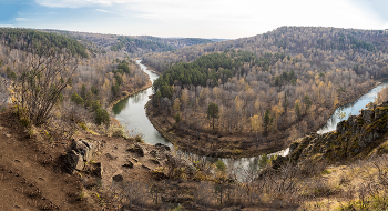 Bend in the river / ***