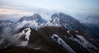 Dawn in the mountains / ***