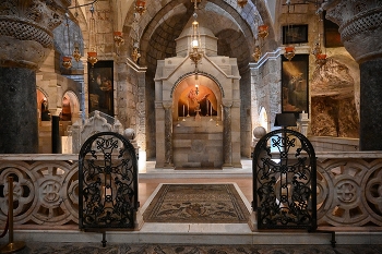 In the Temple of the Holy Sepulcher / ***