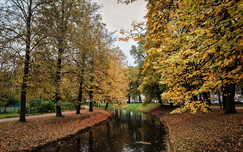 In the fall the park ... / ***