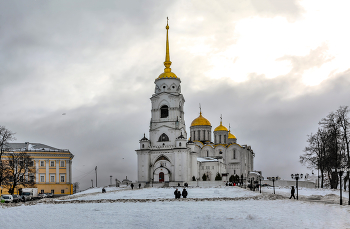 Holy Assumption Cathedral / ***