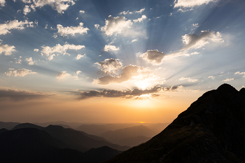 Sunset in the mountains / ***