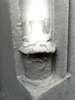 Statue / Der Blitz ist eingefahren