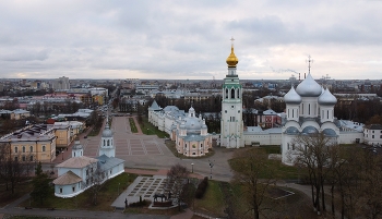 Fog dissipates / ***