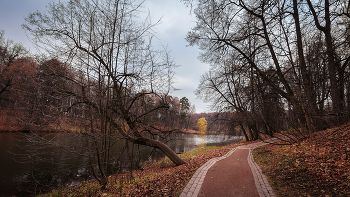 In the fall the park ... / ***