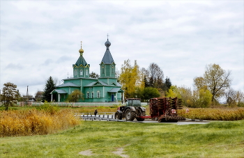 On the way to the temple / ***
