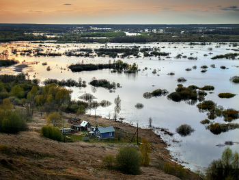 House by the River / ***