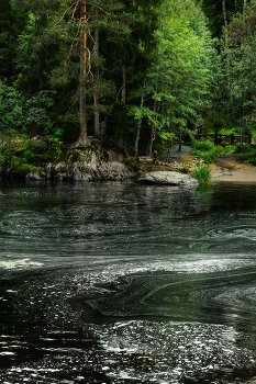 Patterns on the water / ***