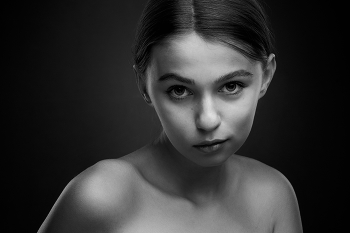 Girl / ***