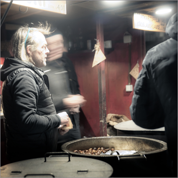 Chestnut seller / ***