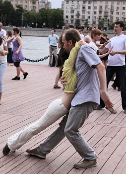 Dancing / ***