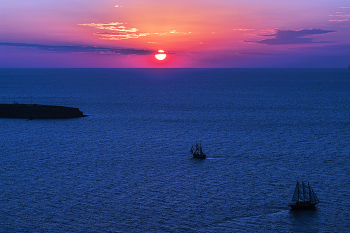 Sunset in Santorini / ***