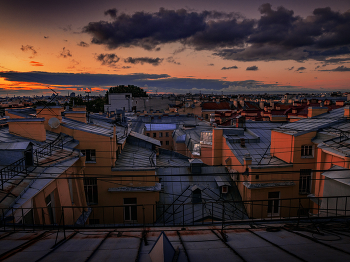 Roofs Of St. Petersburg / ***