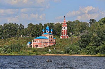 On the bank of the Volga / ***