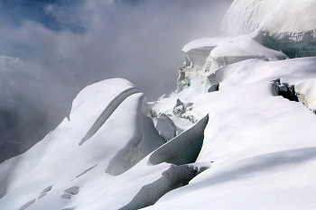 Glacier Mensu / ***