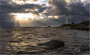 Lighthouse / ***