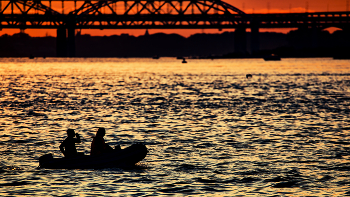 Sunset over the bay / ***