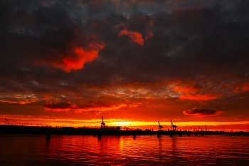 Sunset on the Elbe / ***