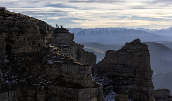 &nbsp; / ***