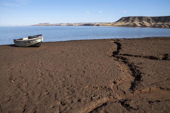 Water is gone / ***