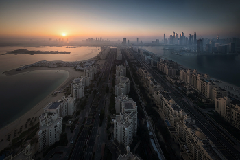 Sun Rising Over Dubai / ***