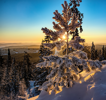 Sunrise over the river / ***