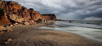 Deserted beach / ***