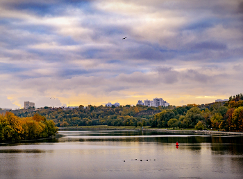 Warm October / ***