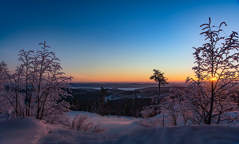 Dawn over the city / ***