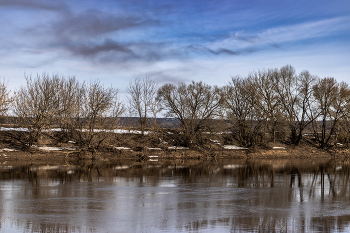 On the Dnieper River ... / ***