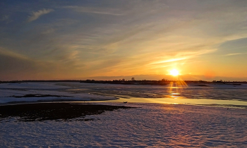 River sunset / ***