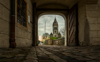 gateway to the city / ***