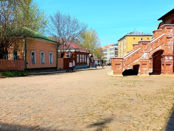 Krutitskoe Compound / ***