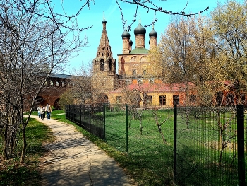 Krutitskoe Compound / ***