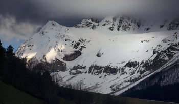 Sunset in the mountains / ***