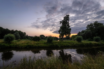 Sunset by the River / ***