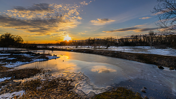 River sunset / ***
