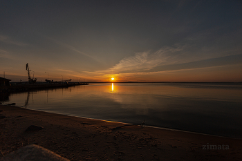 Dawn on the lake / ***