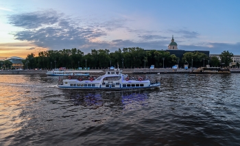 On the Moscow River / ***