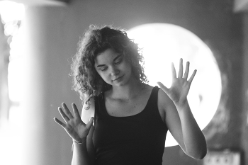 Under the blue sky is a golden city / ***