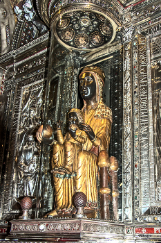 Black Madonna / ***