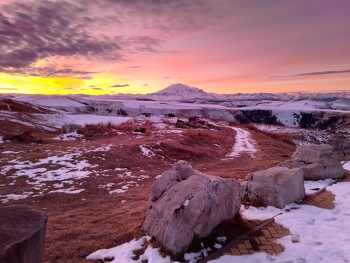 Dawn in the mountains / ***