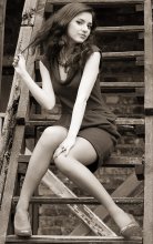 girl on the stairs / ***